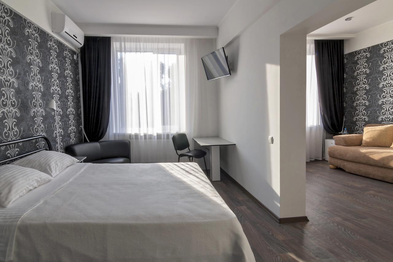 Centralny Hotel Кривой Рог Экстерьер фото