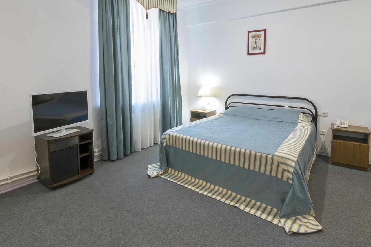 Centralny Hotel Кривой Рог Экстерьер фото