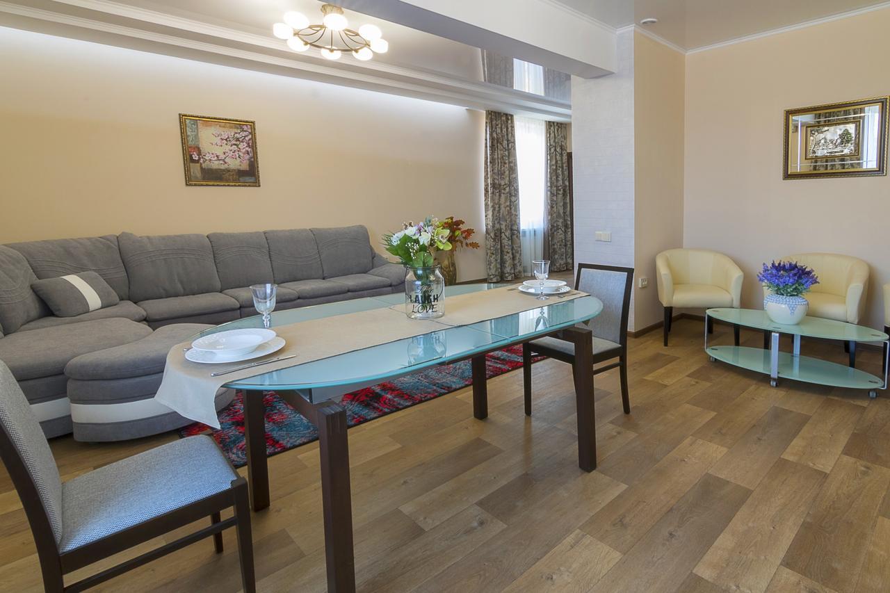 Centralny Hotel Кривой Рог Экстерьер фото