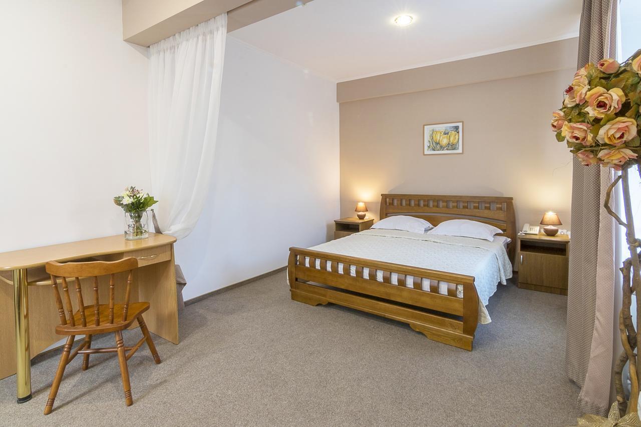 Centralny Hotel Кривой Рог Экстерьер фото