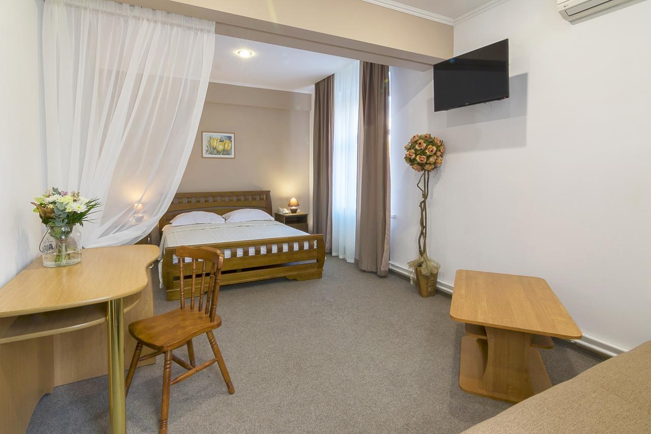 Centralny Hotel Кривой Рог Экстерьер фото