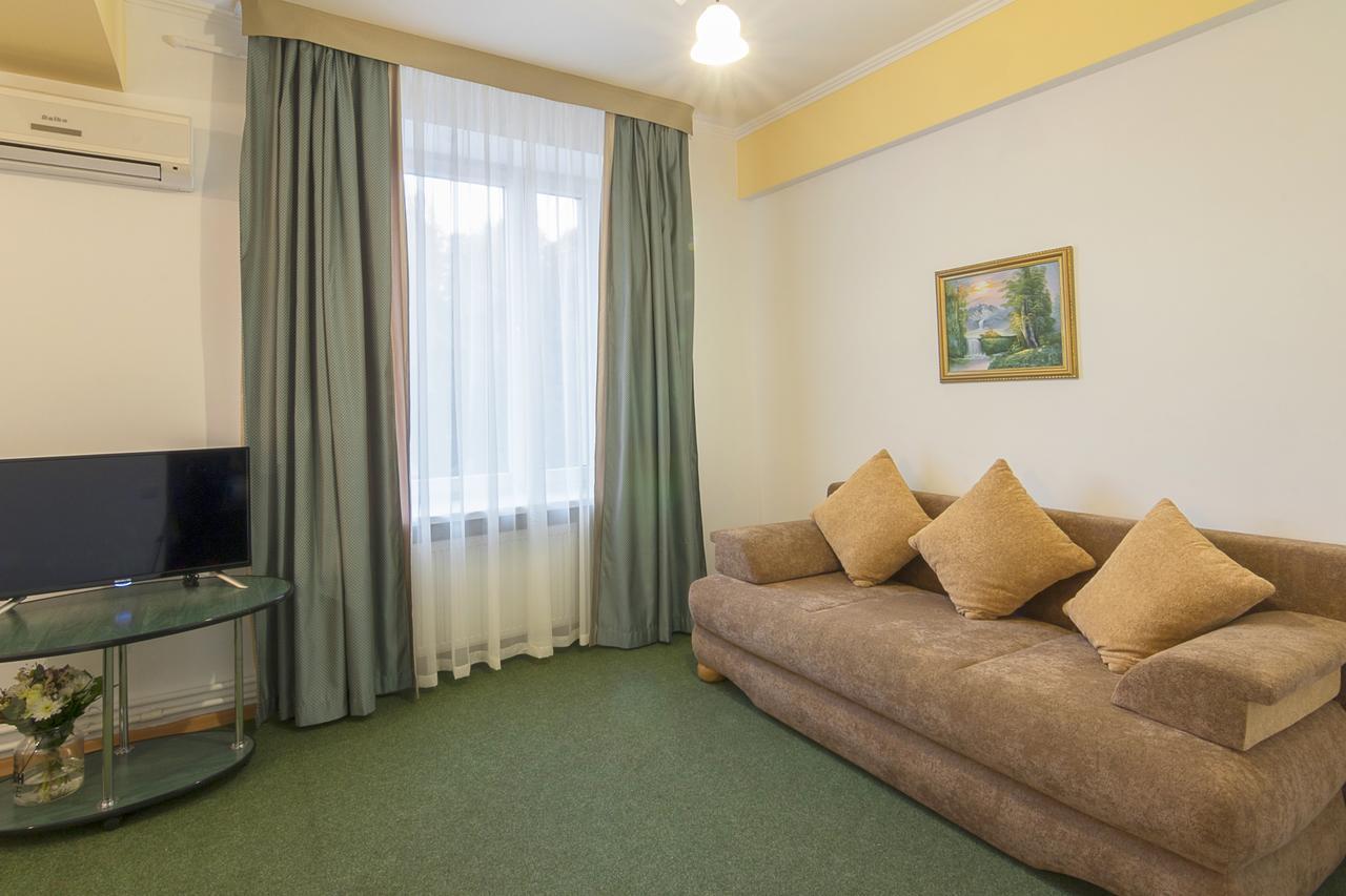 Centralny Hotel Кривой Рог Экстерьер фото